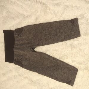 Capri work out leggings gray and black active wear